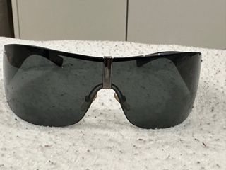 Gafas de sol negras y grises