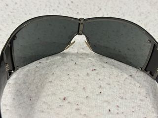 Gafas de sol negras y grises