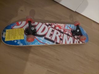 Monopatín Spiderman