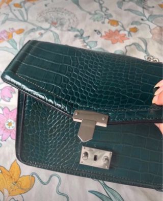Bolso verde Stradivarius efecto piel