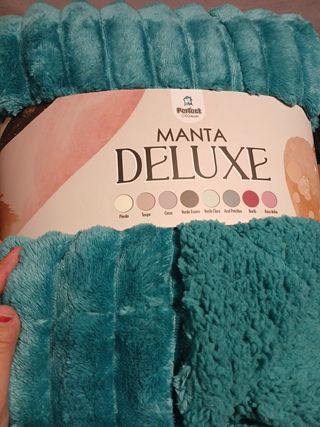 Coperta leggera in pile morbido. con pelle di pecora