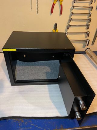 Caja fuerte negra poco uso