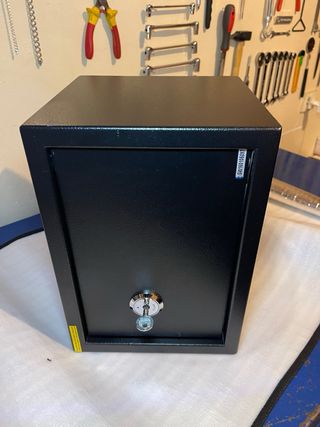 Caja fuerte negra poco uso