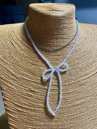 Collar choker lazo perlitas y cadena plateada