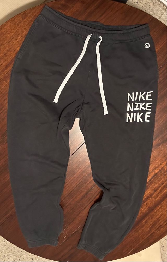 Pantalones Nike negros con cordón