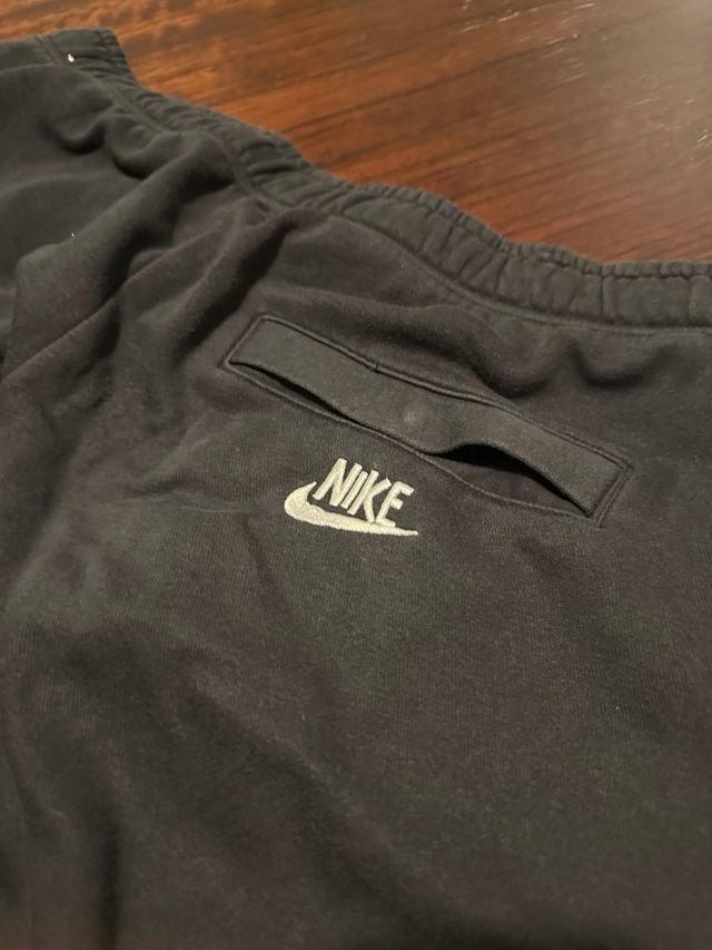 Pantalones Nike negros con cordón