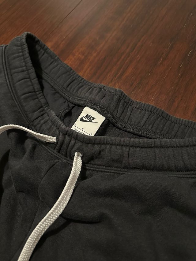 Pantalones Nike negros con cordón