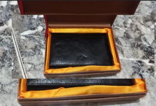 Cartera de piel negra