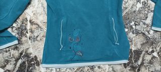 Jersey polar azul con estampado