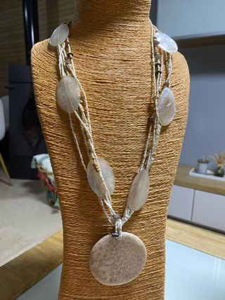 Collar nacar y piedra beige