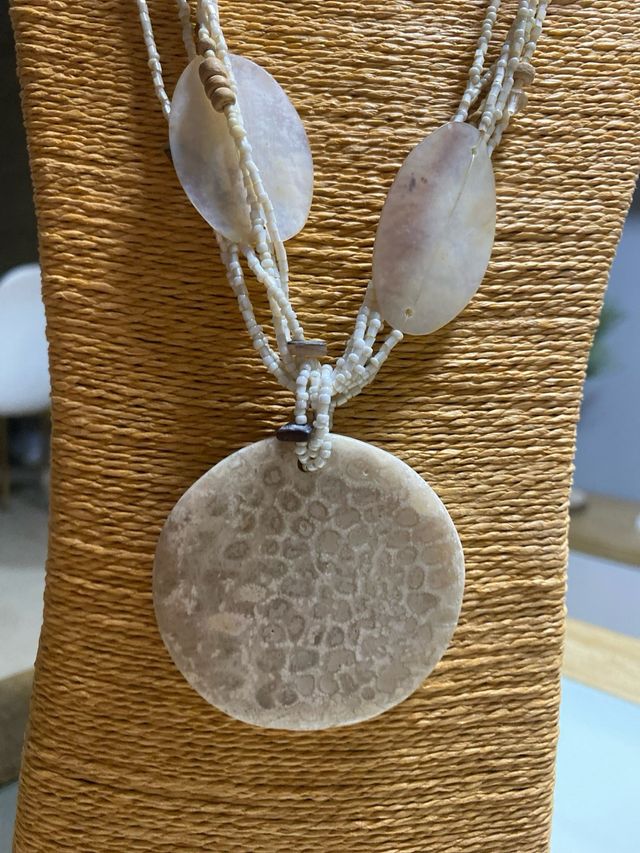 Collar nacar y piedra beige