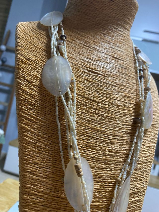 Collar nacar y piedra beige