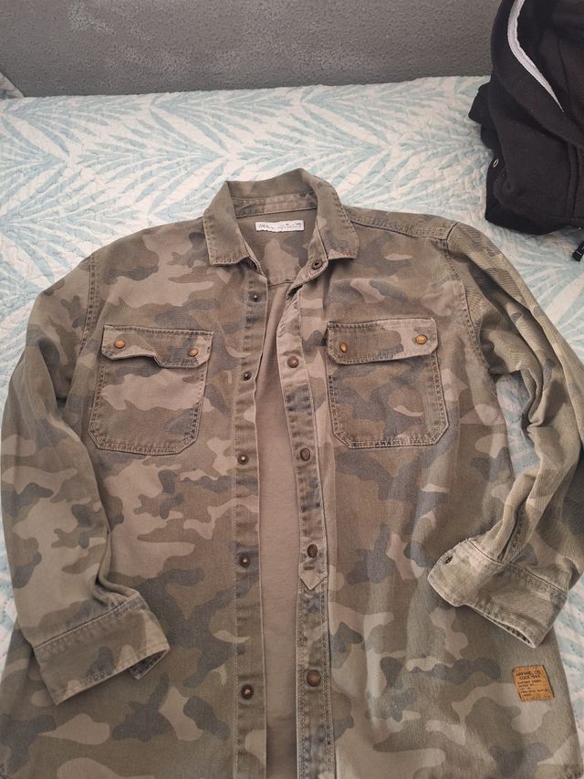 Chaqueta camuflaje Zara niño T.10 (140cm)