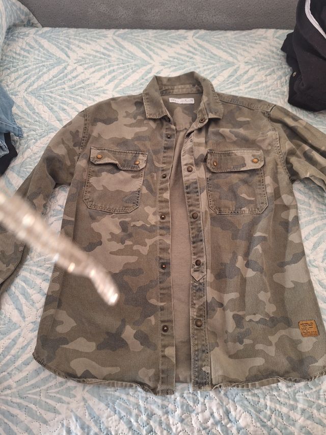 Chaqueta camuflaje Zara niño T.10 (140cm)