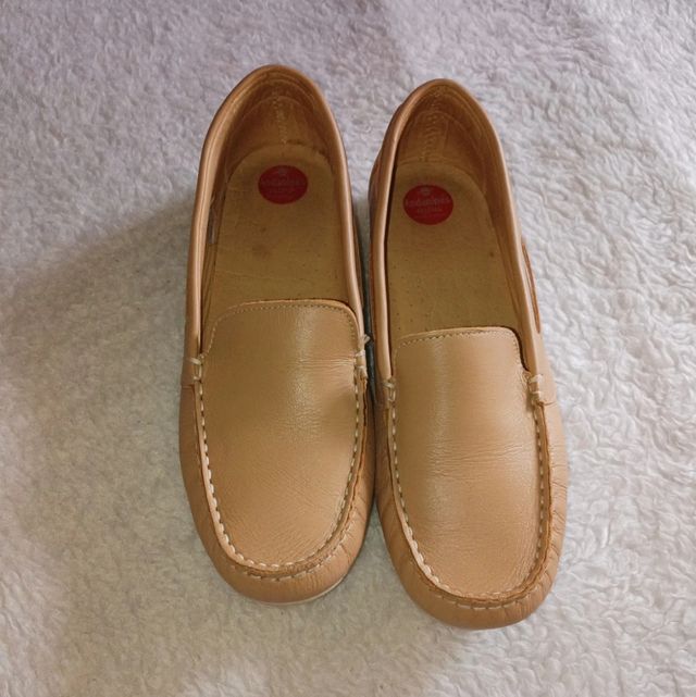 Mocasines de piel beige. "Andanines"