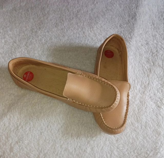 Mocasines de piel beige. "Andanines"