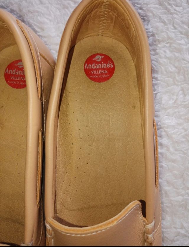 Mocasines de piel beige. "Andanines"