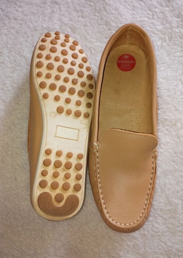 Mocasines de piel beige. "Andanines"