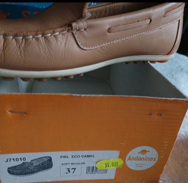Mocasines de piel beige. "Andanines"