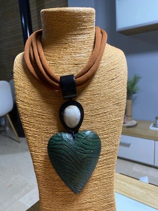 Collar Corazón Madera Maxi Marrón y Verde
