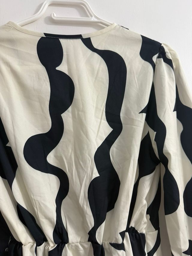 Vestido estampado preto e branco