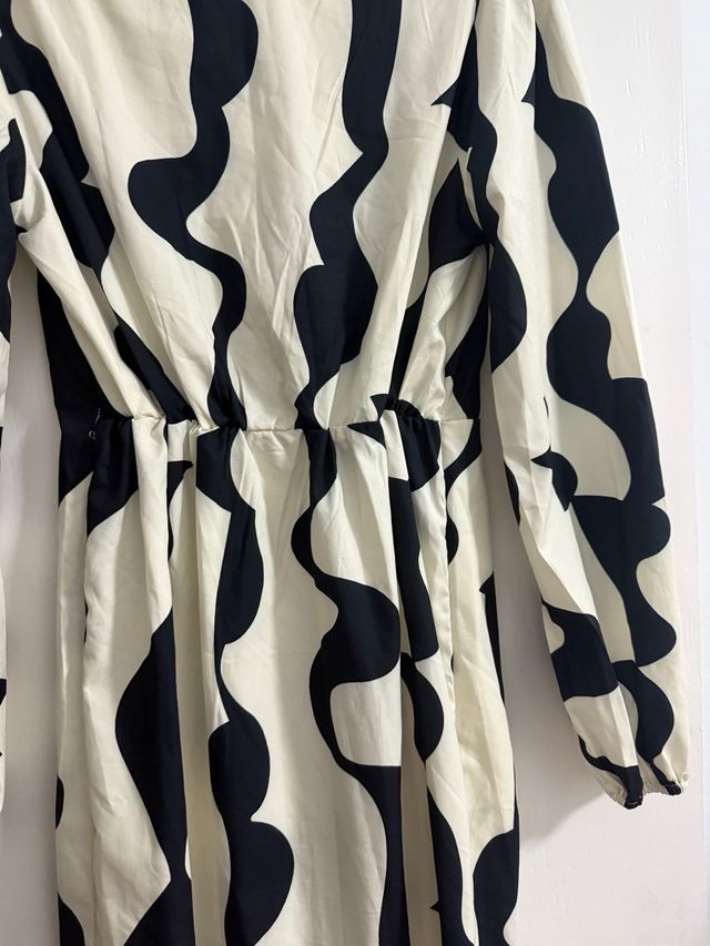 Vestido estampado preto e branco