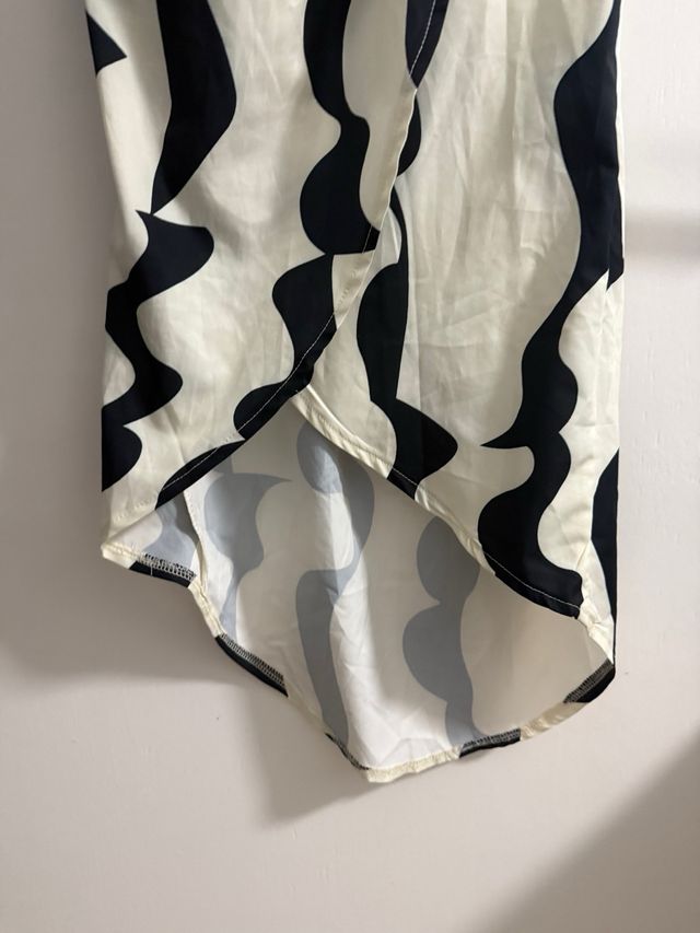 Vestido estampado preto e branco