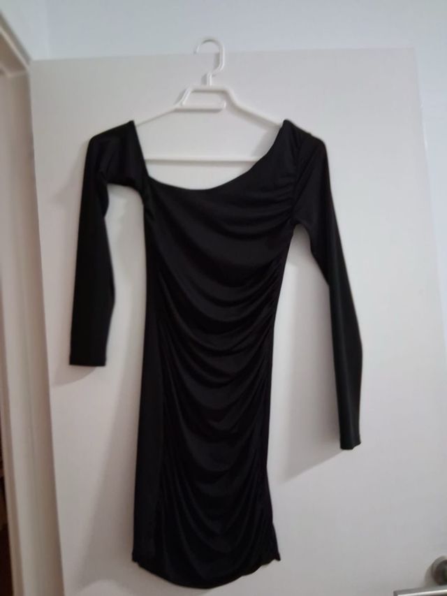 Vestido drapeado preto manga comprida
