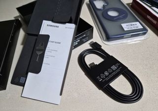 Samsung Galaxy S24 Ultra + Funda y Cargador
