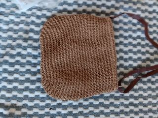Bolso de rafia marrón
