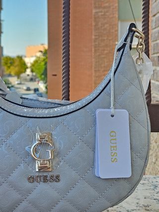 Bolso Guess Gris y Dorado