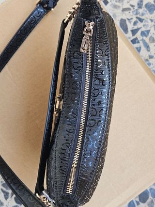 Bolso Guess Negro Dorado