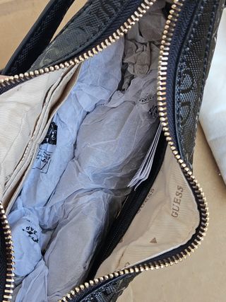 Bolso Guess Negro Dorado