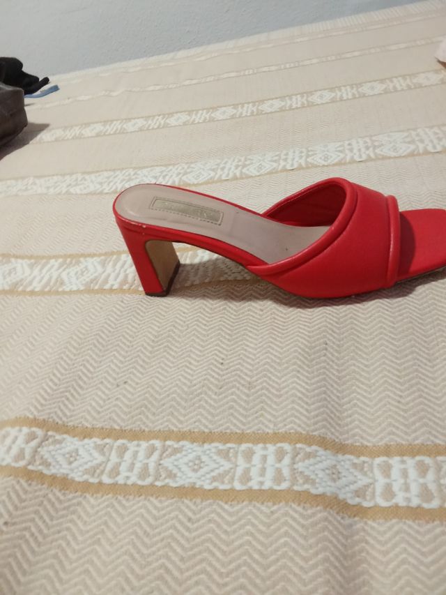 Las regalo sandalias de tacón rojas Primark