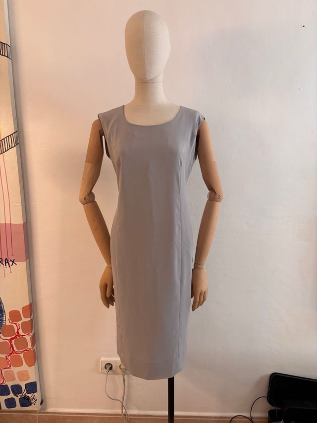 Vestido gris de chica