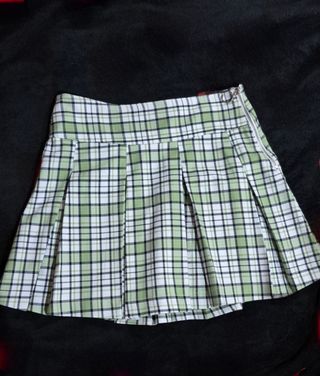 Falda de cuadros verde y blanca