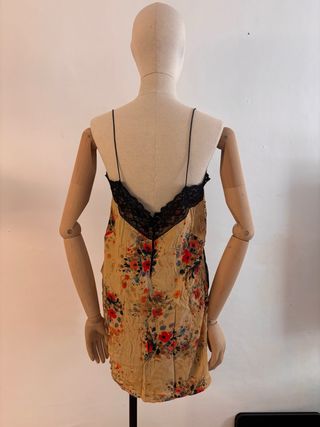 Blusa floral tirantes encaje beige