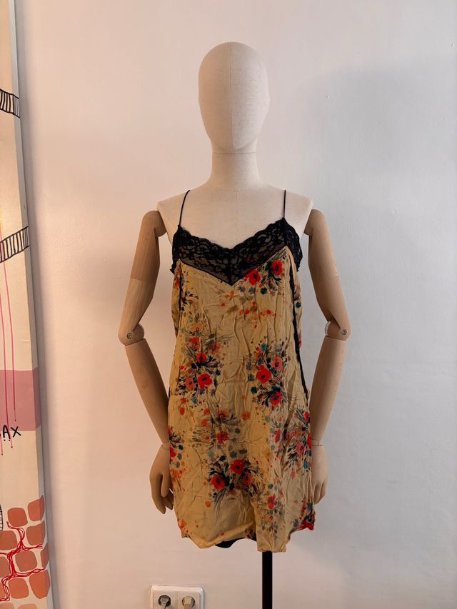 Blusa floral tirantes encaje beige