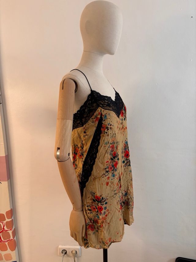 Blusa floral tirantes encaje beige