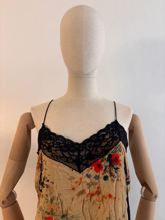 Blusa floral tirantes encaje beige