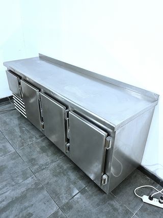 Nevera industrial bajo mostrador 4 puertas 