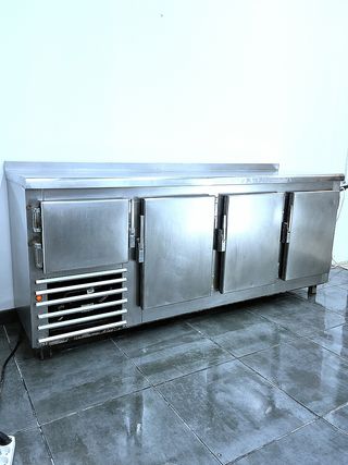 Nevera industrial bajo mostrador 4 puertas 