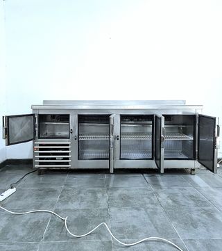 Nevera industrial bajo mostrador 4 puertas 