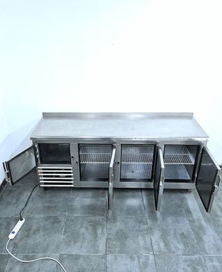 Nevera industrial bajo mostrador 4 puertas 