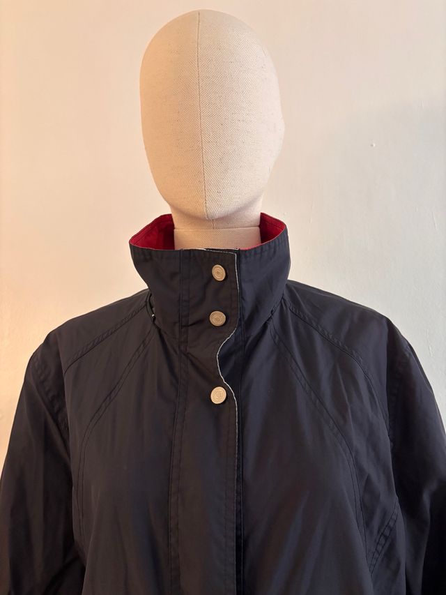 Chaqueta náutica chica negra y roja