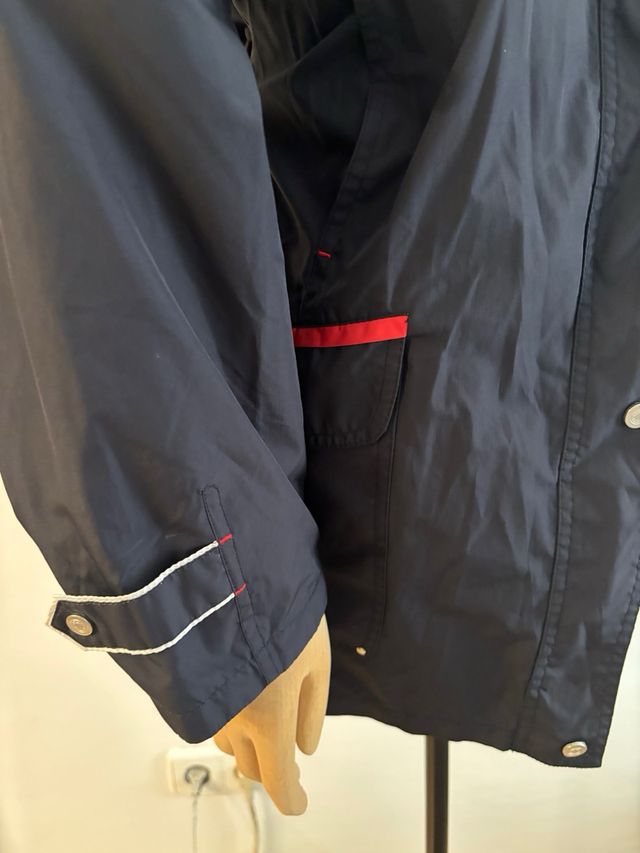 Chaqueta náutica chica negra y roja