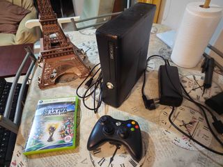 Xbox 360 Slim Negra + Mando y Juego
