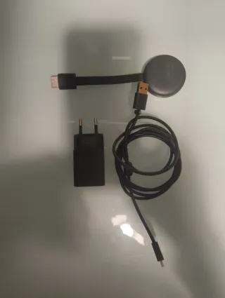 Google Chromecast con adaptador y cable