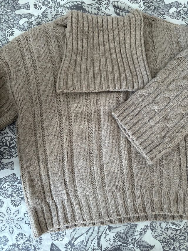 Jersey Pull&Bear trenzado cuello alto beige Talla