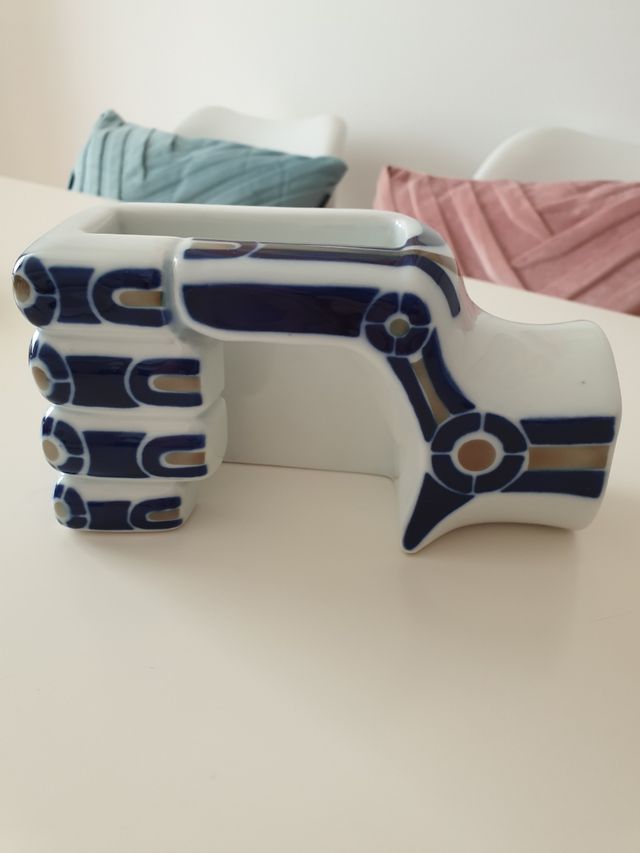 Mano cerámica Sargadelos azul y blanco